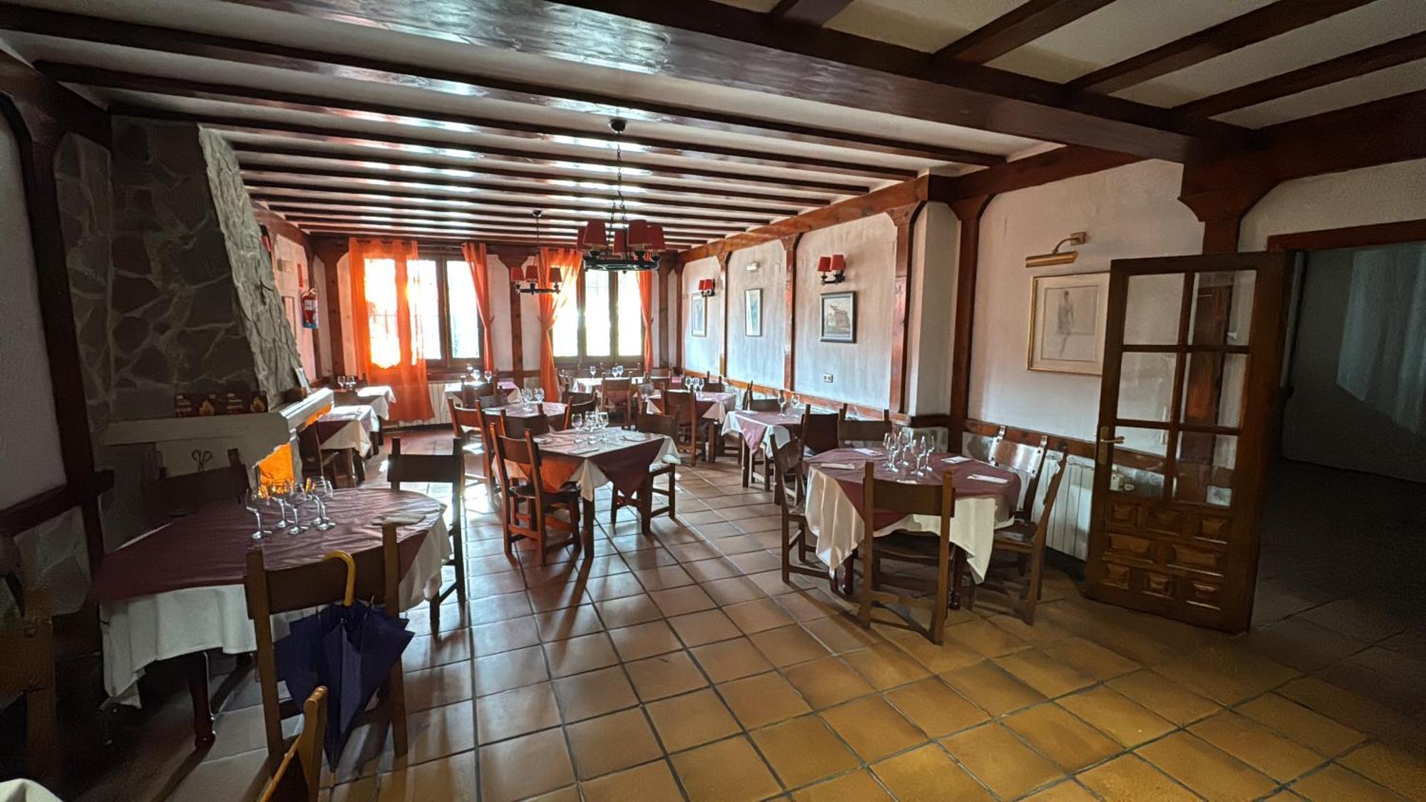 Hotel Restaurante Rio Cuervo Vega del Cadorno Exterior foto